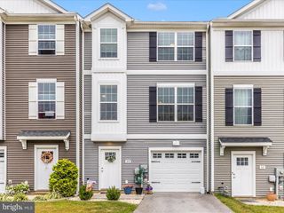 28 BROOKSIDE AVE, Hanover, PA 17331