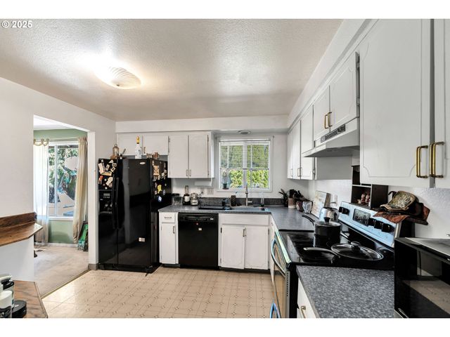 3555 Ne AZALEA St, Hillsboro, OR 97124