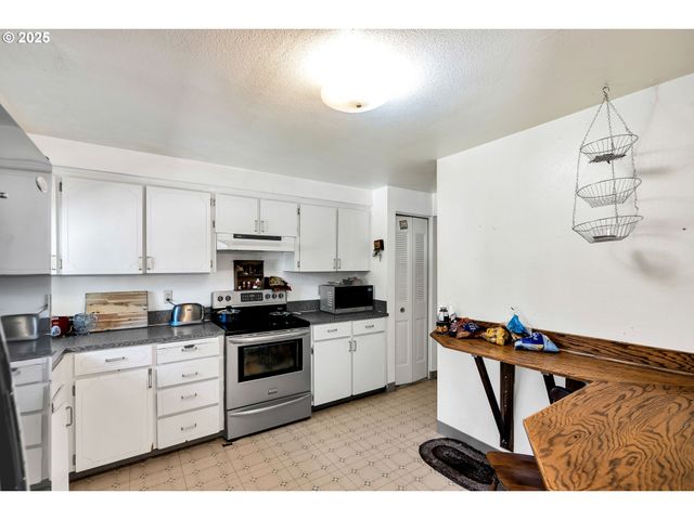 3555 Ne AZALEA St, Hillsboro, OR 97124