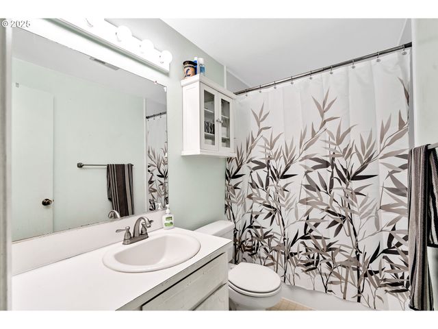 3555 Ne AZALEA St, Hillsboro, OR 97124