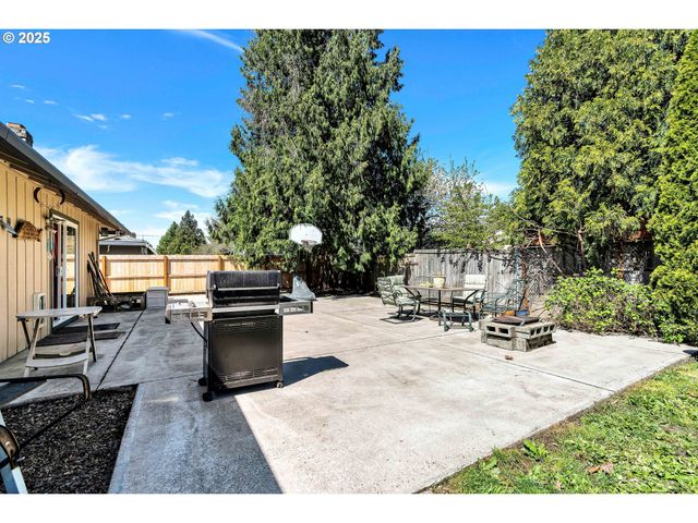 3555 Ne AZALEA St, Hillsboro, OR 97124