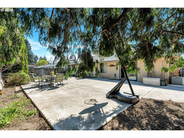 3555 Ne AZALEA St, Hillsboro, OR 97124