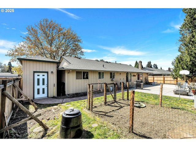 3555 Ne AZALEA St, Hillsboro, OR 97124