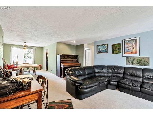 3555 Ne AZALEA St, Hillsboro, OR 97124