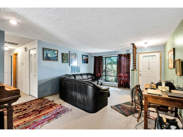 3555 Ne AZALEA St, Hillsboro, OR 97124