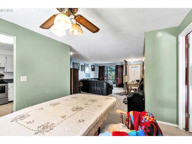 3555 Ne AZALEA St, Hillsboro, OR 97124