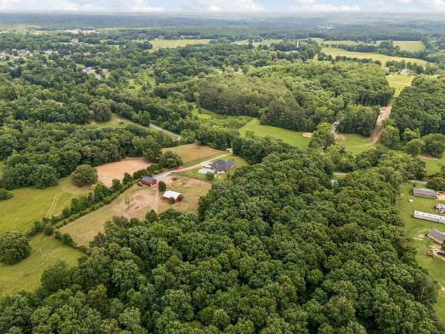 947 Bold Springs Rd, Mc Ewen, TN 37101