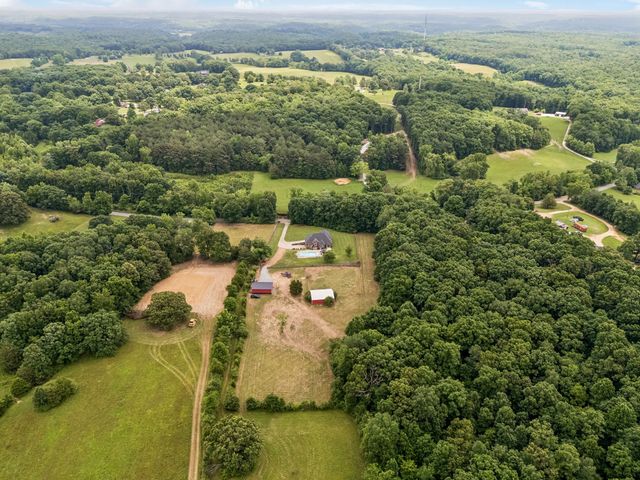 947 Bold Springs Rd, Mc Ewen, TN 37101