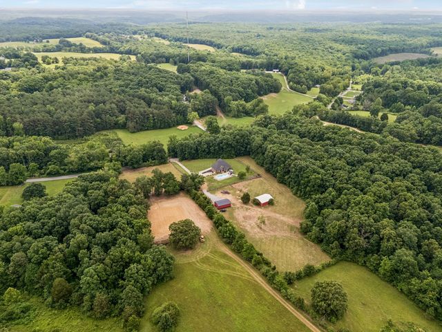 947 Bold Springs Rd, Mc Ewen, TN 37101