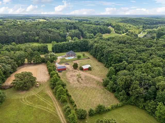 947 Bold Springs Rd, Mc Ewen, TN 37101