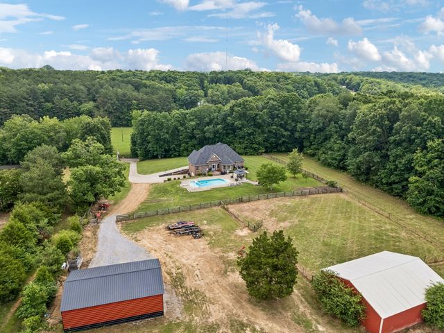 947 Bold Springs Rd, Mc Ewen, TN 37101