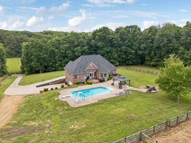 947 Bold Springs Rd, Mc Ewen, TN 37101