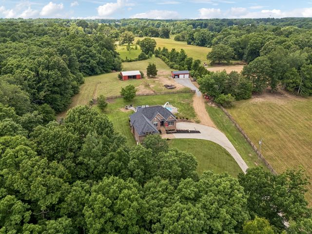 947 Bold Springs Rd, Mc Ewen, TN 37101