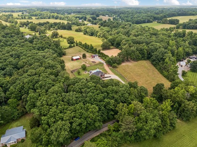 947 Bold Springs Rd, Mc Ewen, TN 37101