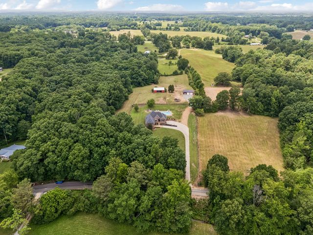 947 Bold Springs Rd, Mc Ewen, TN 37101