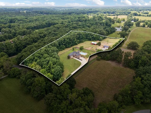 947 Bold Springs Rd, Mc Ewen, TN 37101