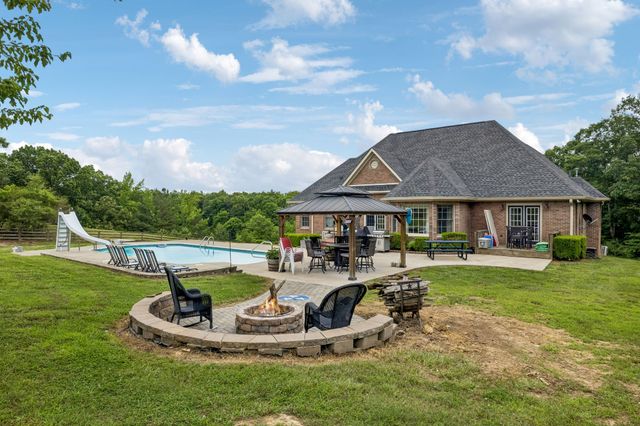 947 Bold Springs Rd, Mc Ewen, TN 37101