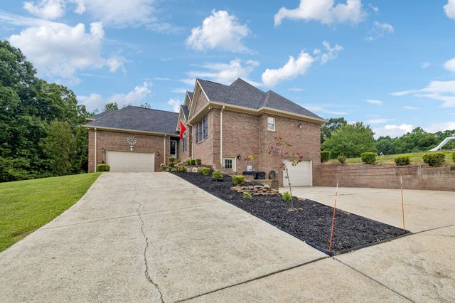 947 Bold Springs Rd, Mc Ewen, TN 37101