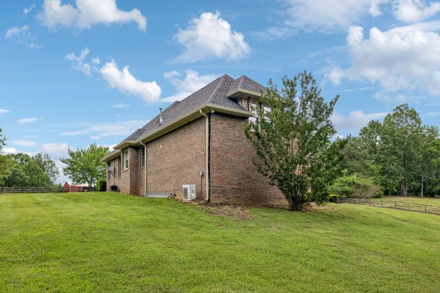 947 Bold Springs Rd, Mc Ewen, TN 37101