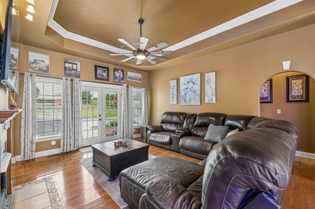 947 Bold Springs Rd, Mc Ewen, TN 37101