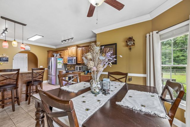 947 Bold Springs Rd, Mc Ewen, TN 37101
