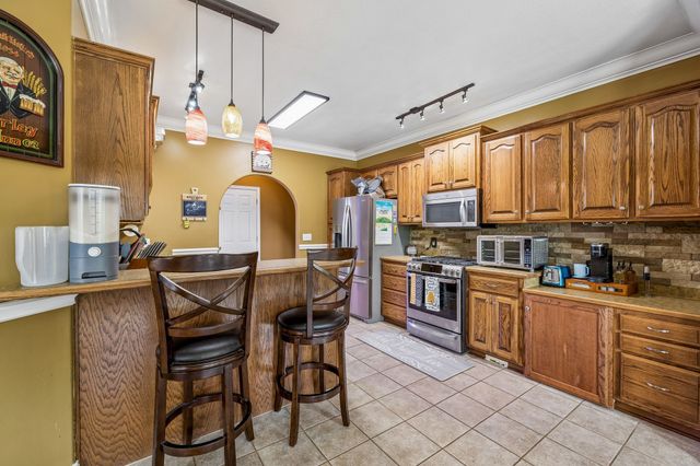 947 Bold Springs Rd, Mc Ewen, TN 37101