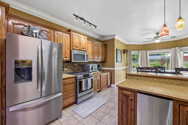 947 Bold Springs Rd, Mc Ewen, TN 37101