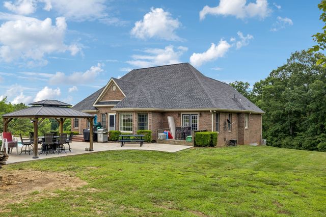 947 Bold Springs Rd, Mc Ewen, TN 37101