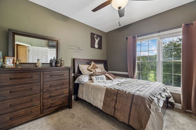 947 Bold Springs Rd, Mc Ewen, TN 37101