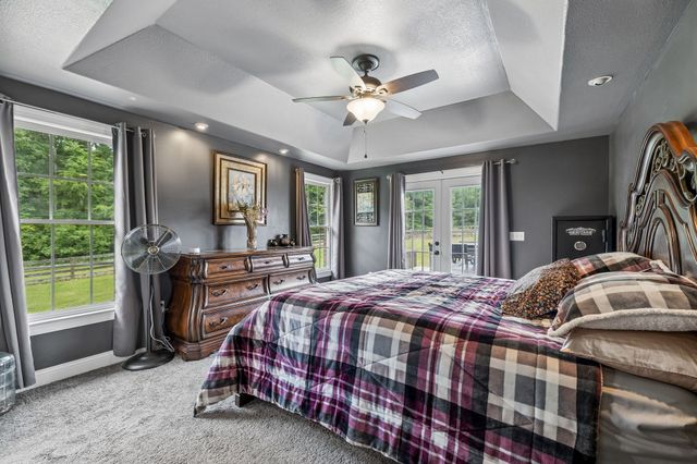947 Bold Springs Rd, Mc Ewen, TN 37101