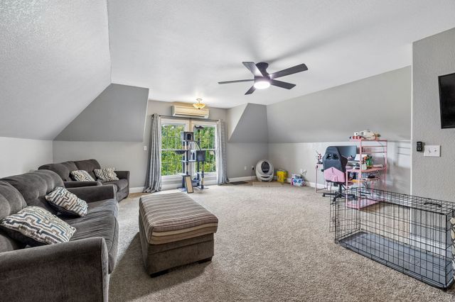 947 Bold Springs Rd, Mc Ewen, TN 37101