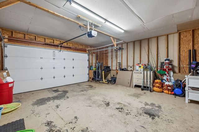 947 Bold Springs Rd, Mc Ewen, TN 37101