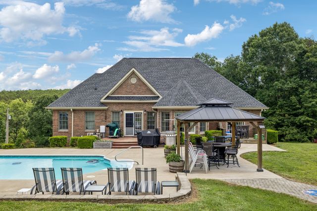 947 Bold Springs Rd, Mc Ewen, TN 37101
