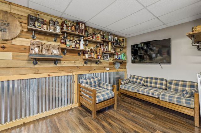 947 Bold Springs Rd, Mc Ewen, TN 37101