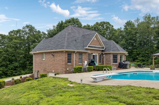 947 Bold Springs Rd, Mc Ewen, TN 37101