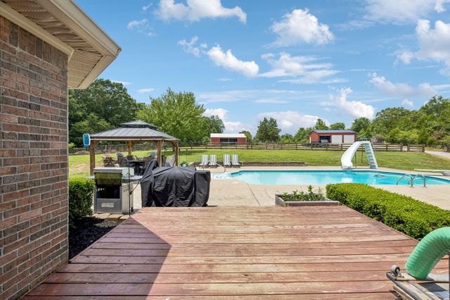 947 Bold Springs Rd, Mc Ewen, TN 37101