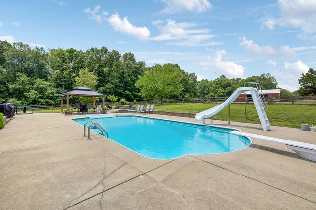 947 Bold Springs Rd, Mc Ewen, TN 37101