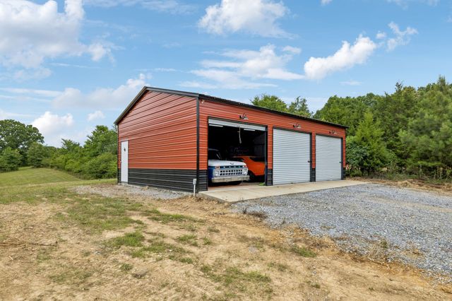 947 Bold Springs Rd, Mc Ewen, TN 37101