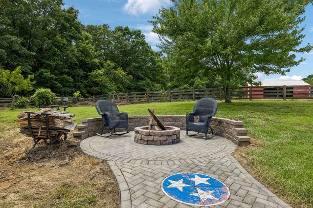 947 Bold Springs Rd, Mc Ewen, TN 37101