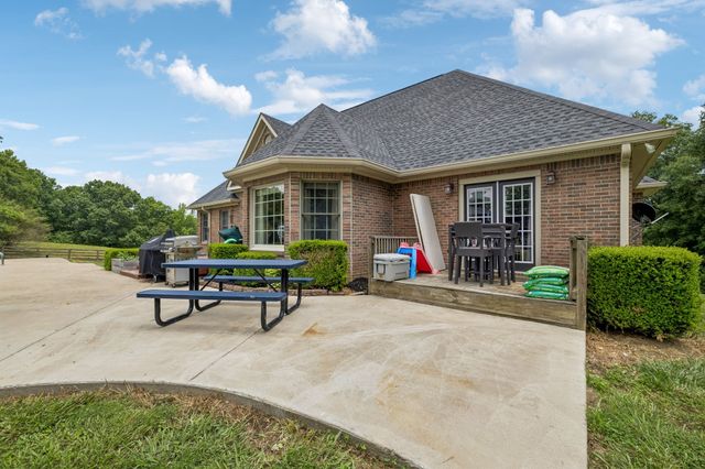 947 Bold Springs Rd, Mc Ewen, TN 37101
