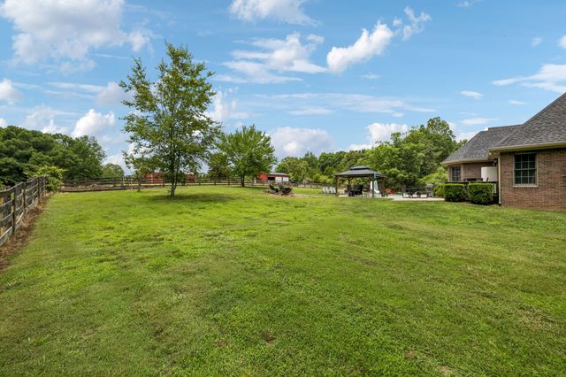 947 Bold Springs Rd, Mc Ewen, TN 37101