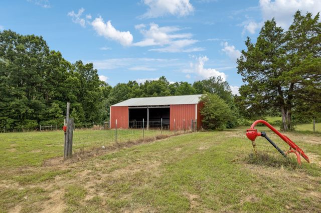 947 Bold Springs Rd, Mc Ewen, TN 37101