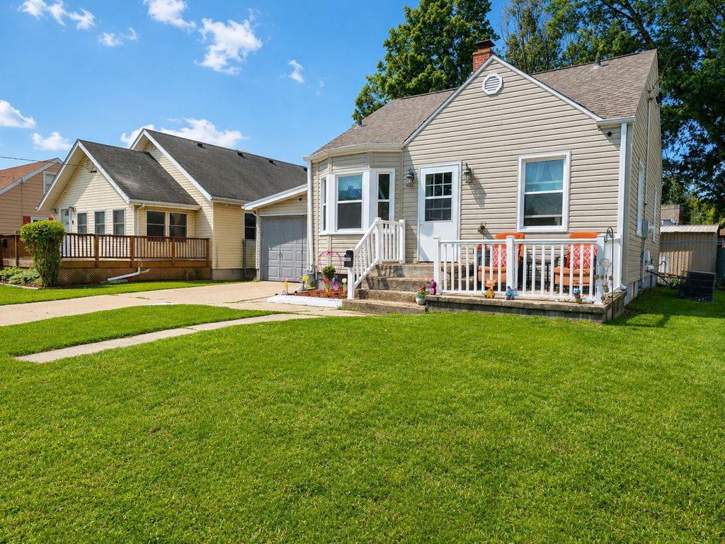 Image 1 of property listing at 1309 13th Avenue, Sterling, IL 61081