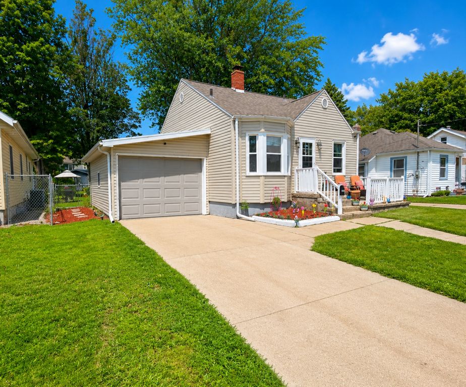 Image 2 of property listing at 1309 13th Avenue, Sterling, IL 61081