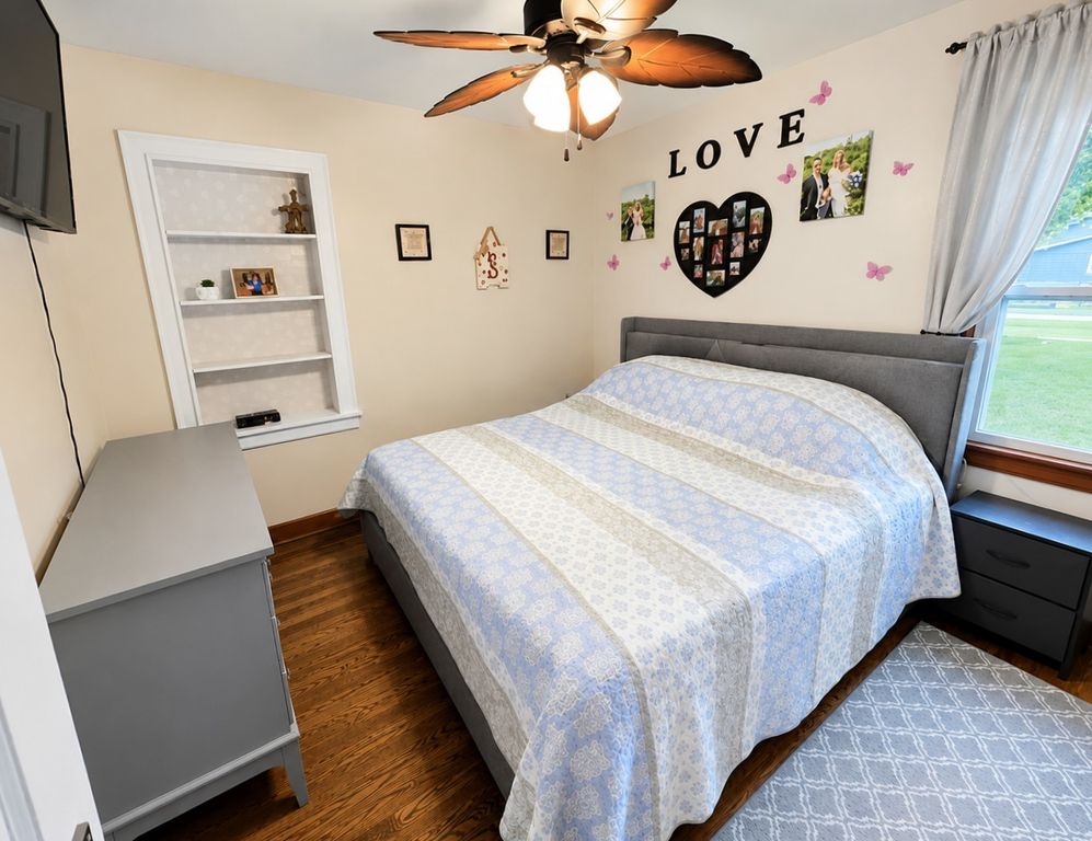 Image 11 of property listing at 1309 13th Avenue, Sterling, IL 61081