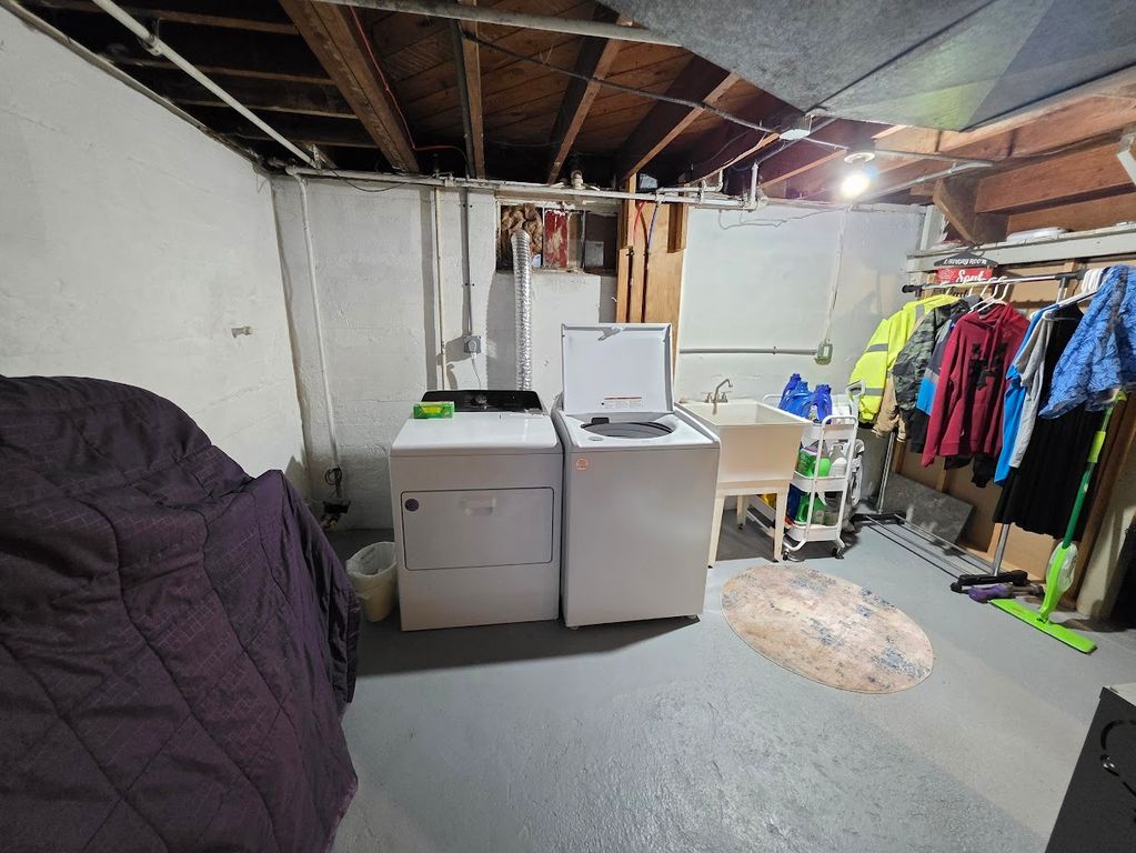 Image 19 of property listing at 1309 13th Avenue, Sterling, IL 61081