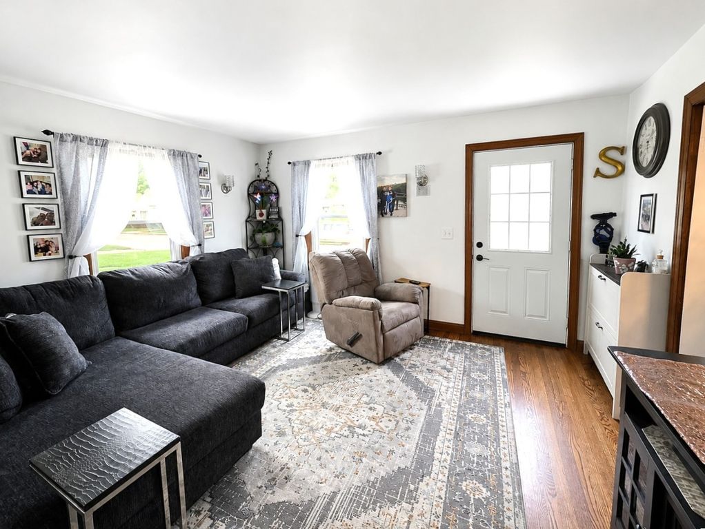 Image 5 of property listing at 1309 13th Avenue, Sterling, IL 61081