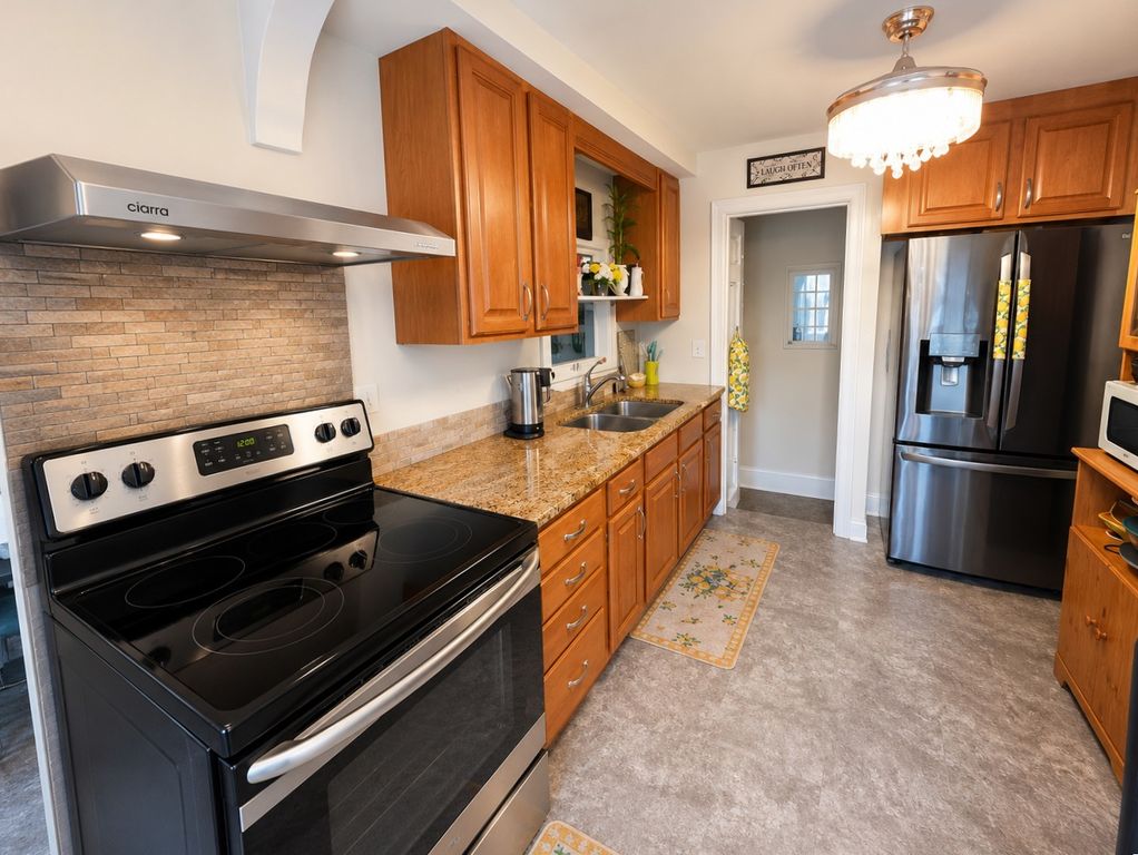 Image 6 of property listing at 1309 13th Avenue, Sterling, IL 61081