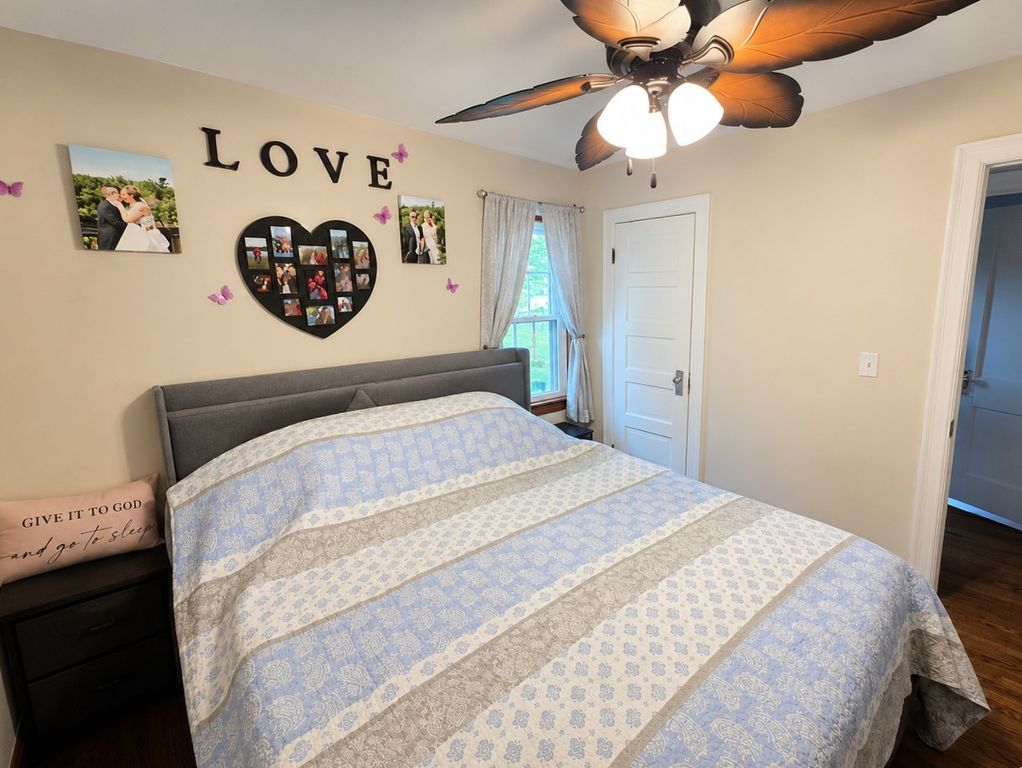 Image 10 of property listing at 1309 13th Avenue, Sterling, IL 61081