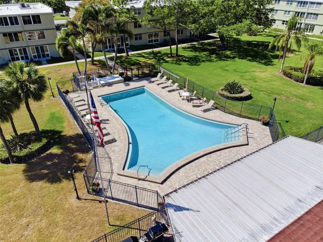 4890 BAY STREET NE 326, St Petersburg, FL 33703